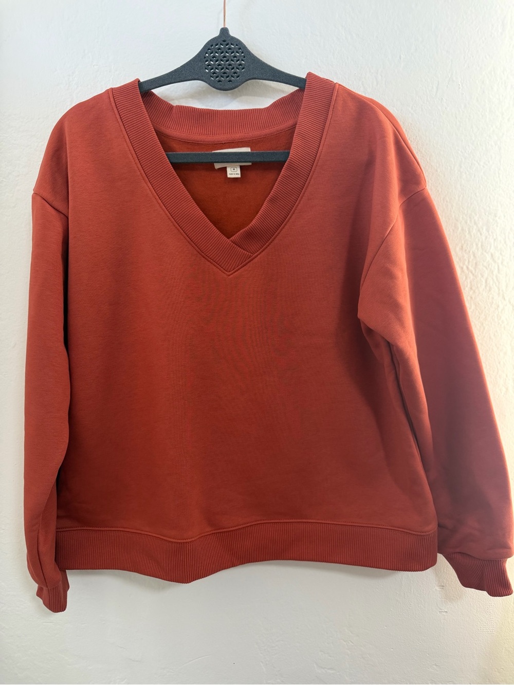 Pact Organic Cotton Fleece V-Neck Sweatshirt Pullover Rust Orange Size M